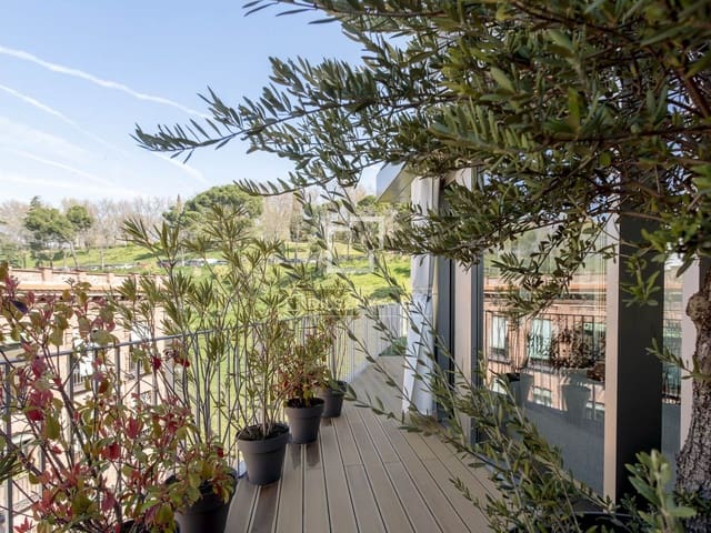 2 soveværelse Penthouse til leje i Argüelles, Madrid by med garage - € 4.500 (Ref: 9720428)