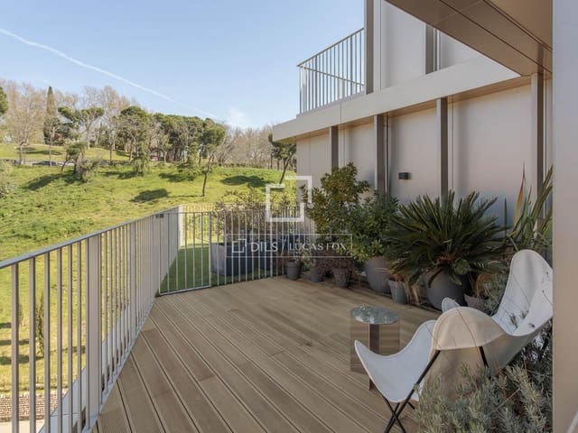 Penthouse de 2 chambres à louer à Argüelles, Madrid ville avec piscine garage - 3 900 € (Ref: 9720428)