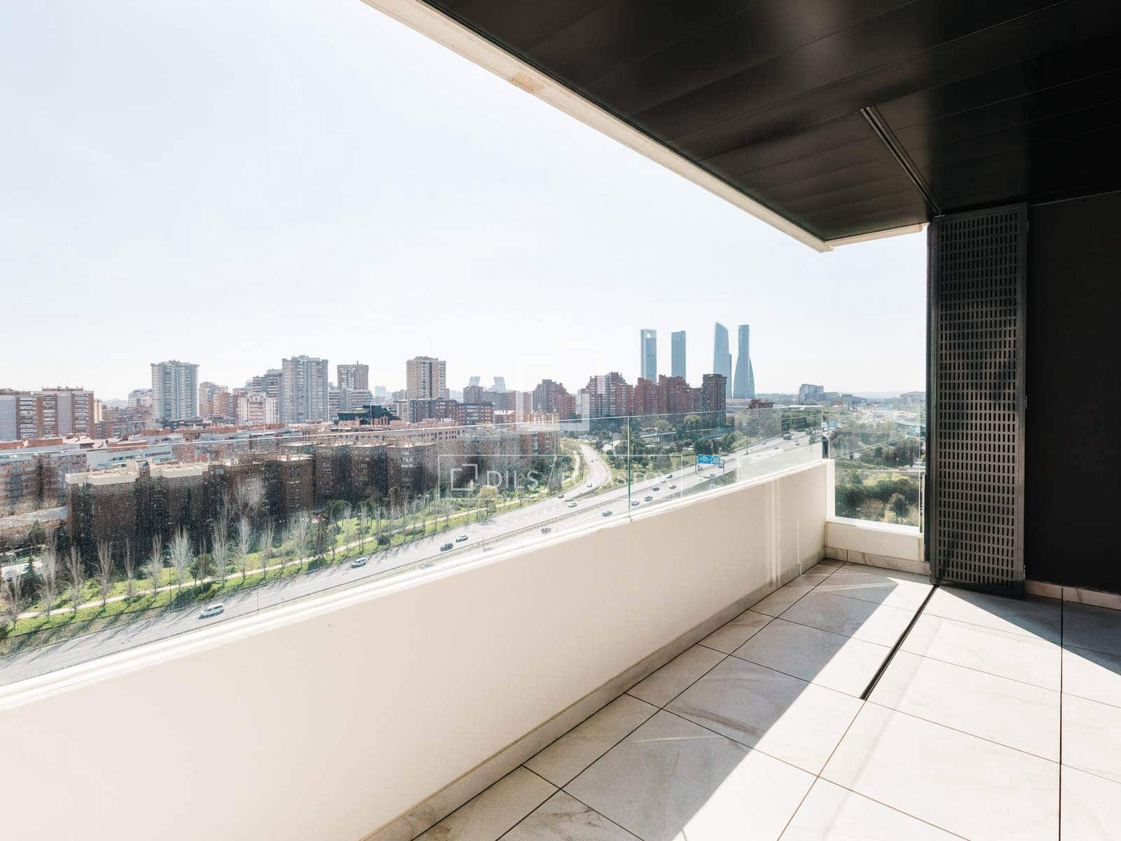 Appartement de 3 chambres à louer à Madrid ville avec piscine garage - 2 850 € (Ref: 9720546)