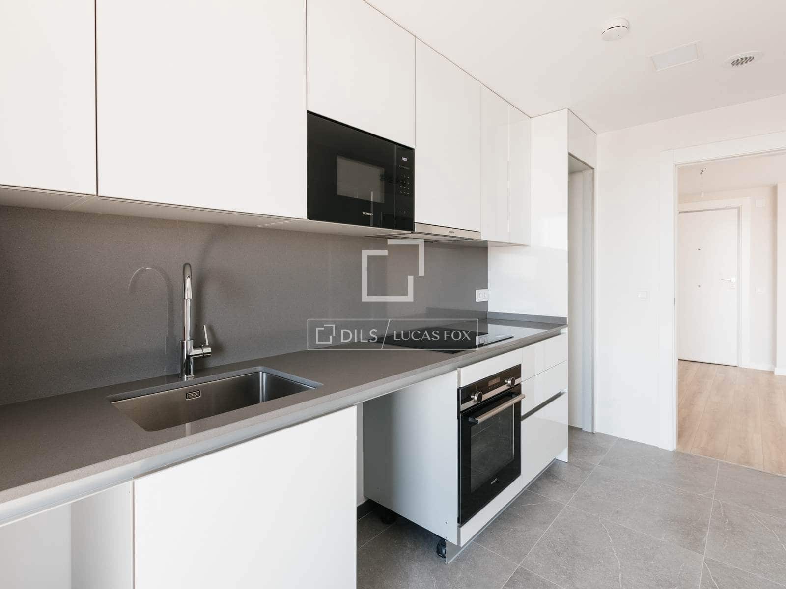 Appartement de 3 chambres à louer à Madrid ville avec piscine garage - 2 850 € (Ref: 9720546)
