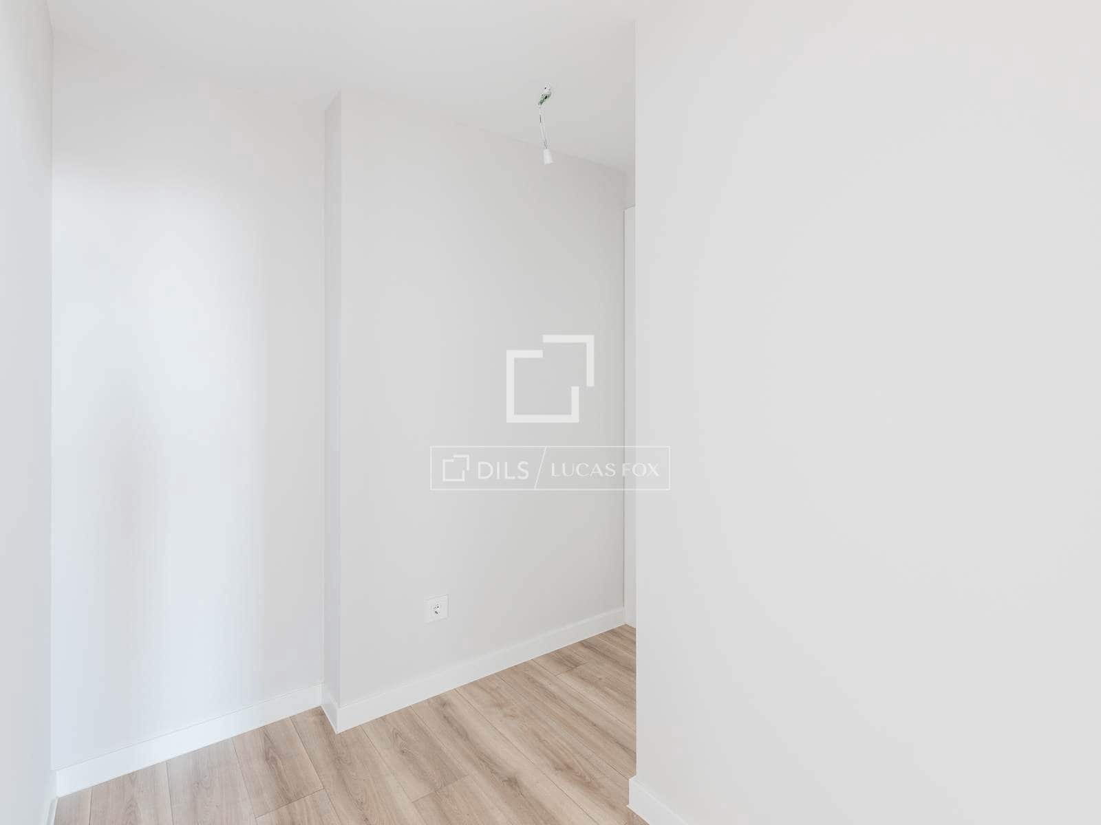 Appartement de 3 chambres à louer à Madrid ville avec piscine garage - 2 850 € (Ref: 9720546)