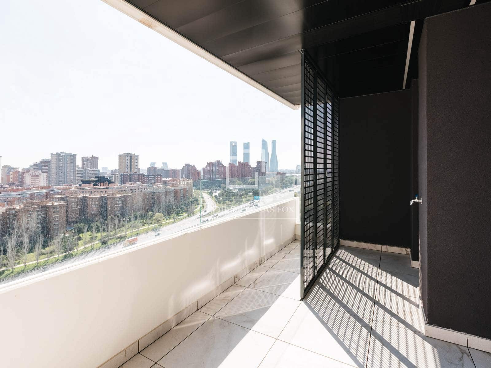 Appartement de 3 chambres à louer à Madrid ville avec piscine garage - 2 850 € (Ref: 9720546)