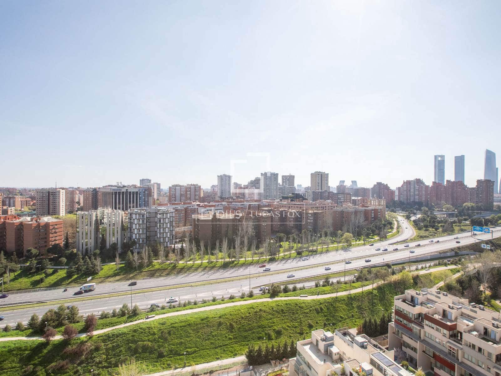 Appartement de 3 chambres à louer à Madrid ville avec piscine garage - 2 850 € (Ref: 9720546)