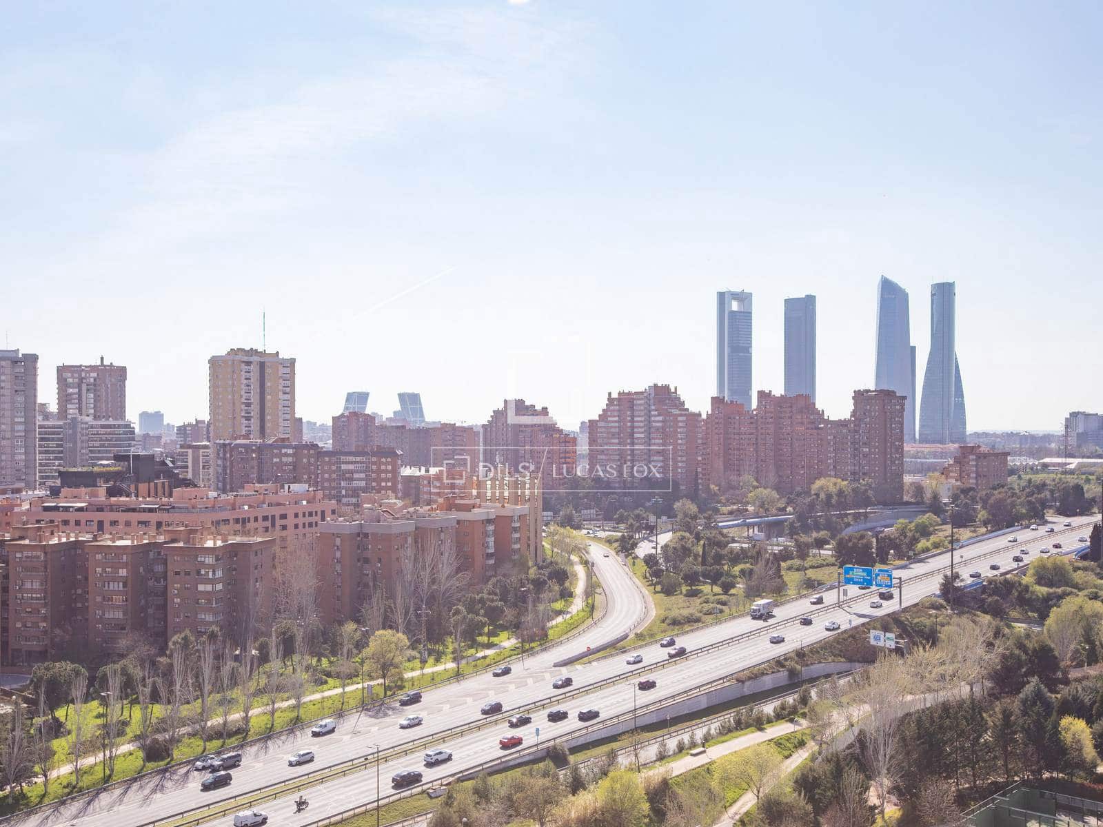 Appartement de 3 chambres à louer à Madrid ville avec piscine garage - 2 850 € (Ref: 9720546)