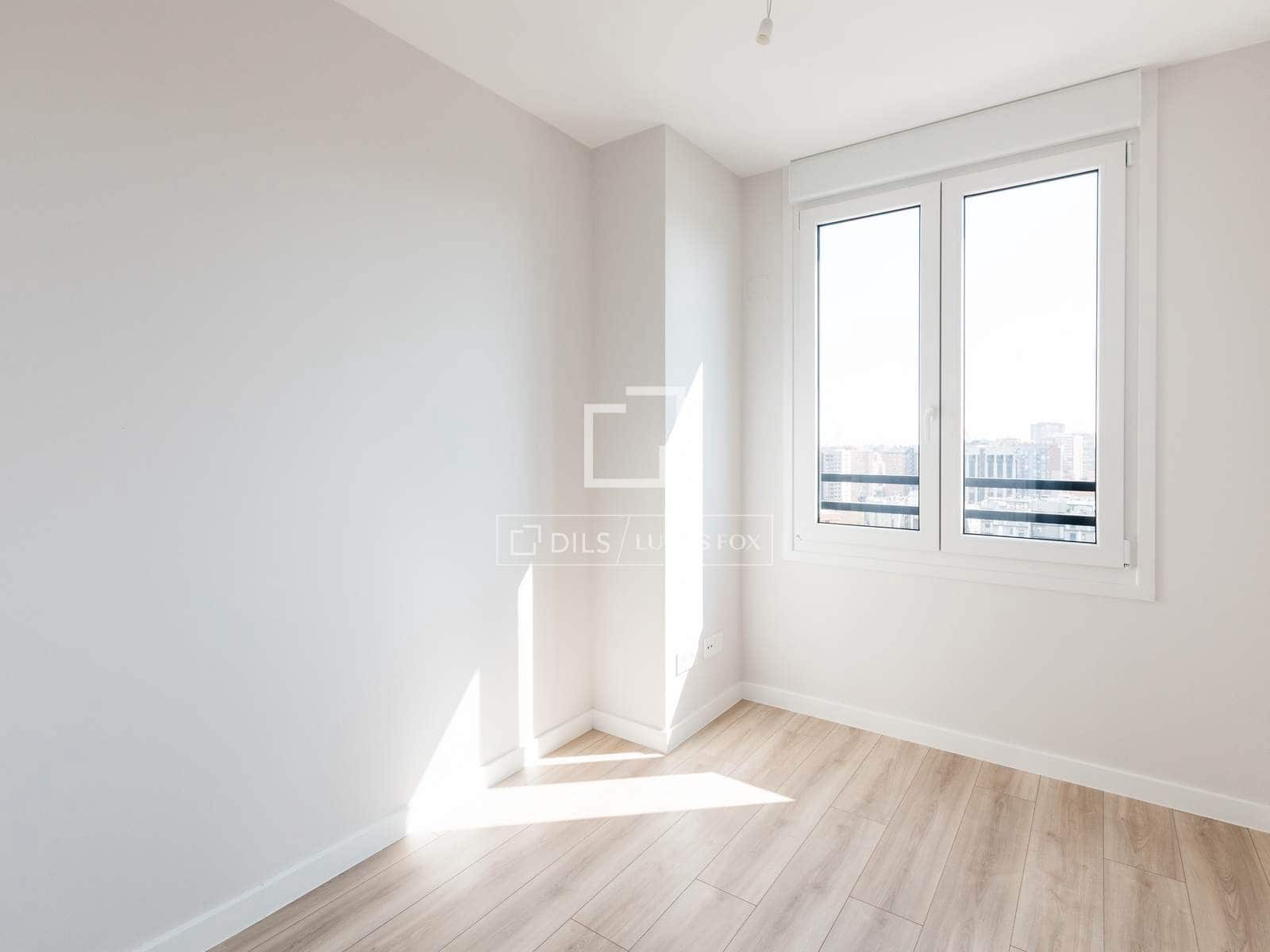 Appartement de 3 chambres à louer à Madrid ville avec piscine garage - 2 850 € (Ref: 9720546)