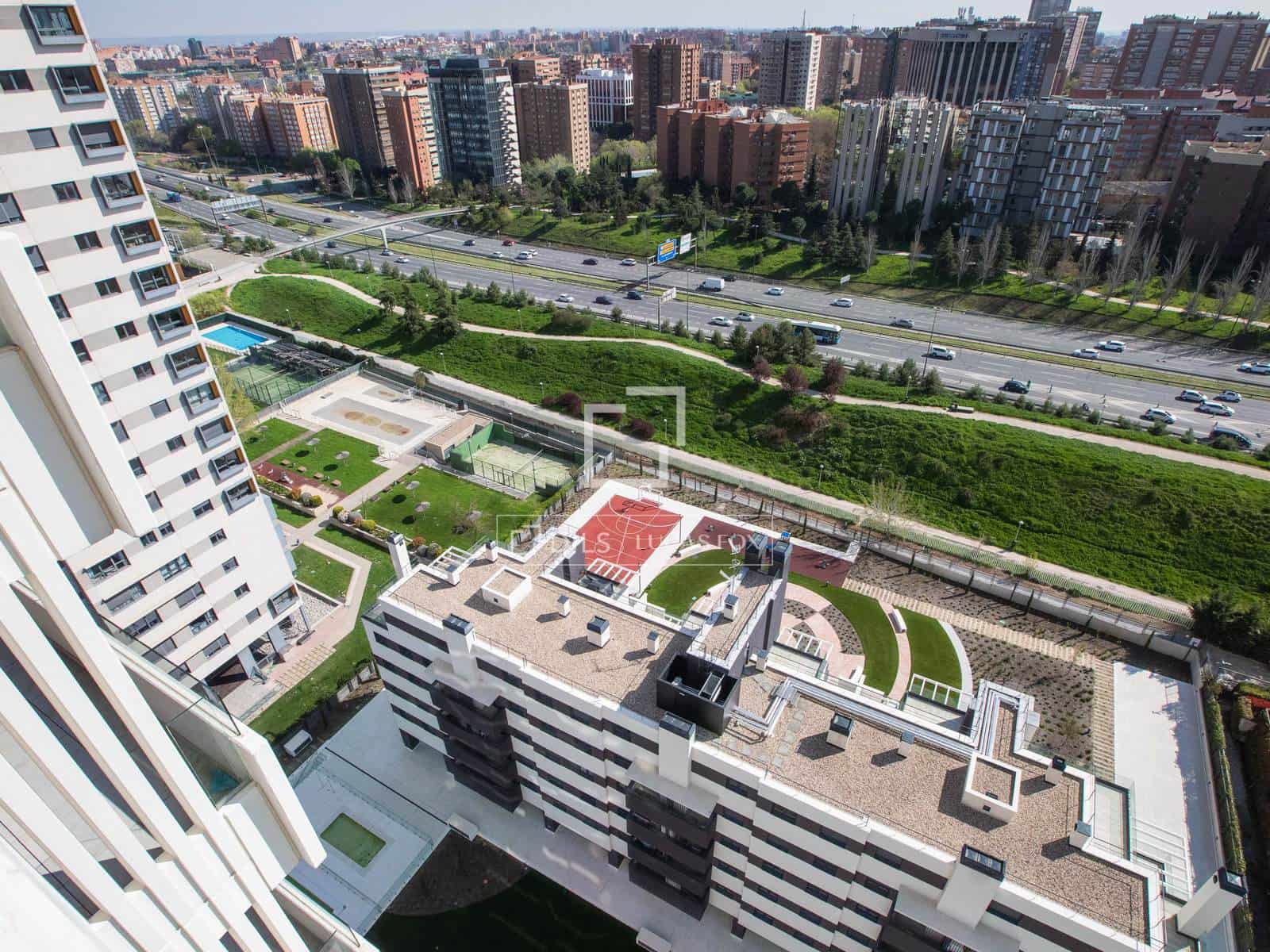 Appartement de 3 chambres à louer à Madrid ville avec piscine garage - 2 850 € (Ref: 9720546)