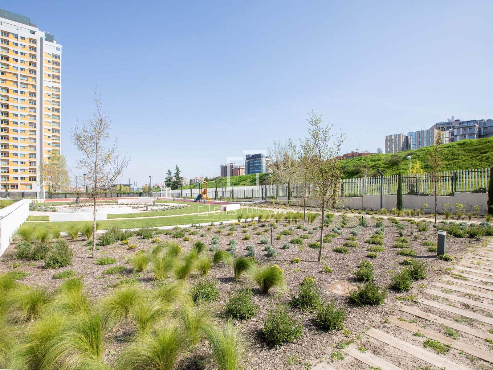 Appartement de 3 chambres à louer à Madrid ville avec piscine garage - 2 850 € (Ref: 9720546)