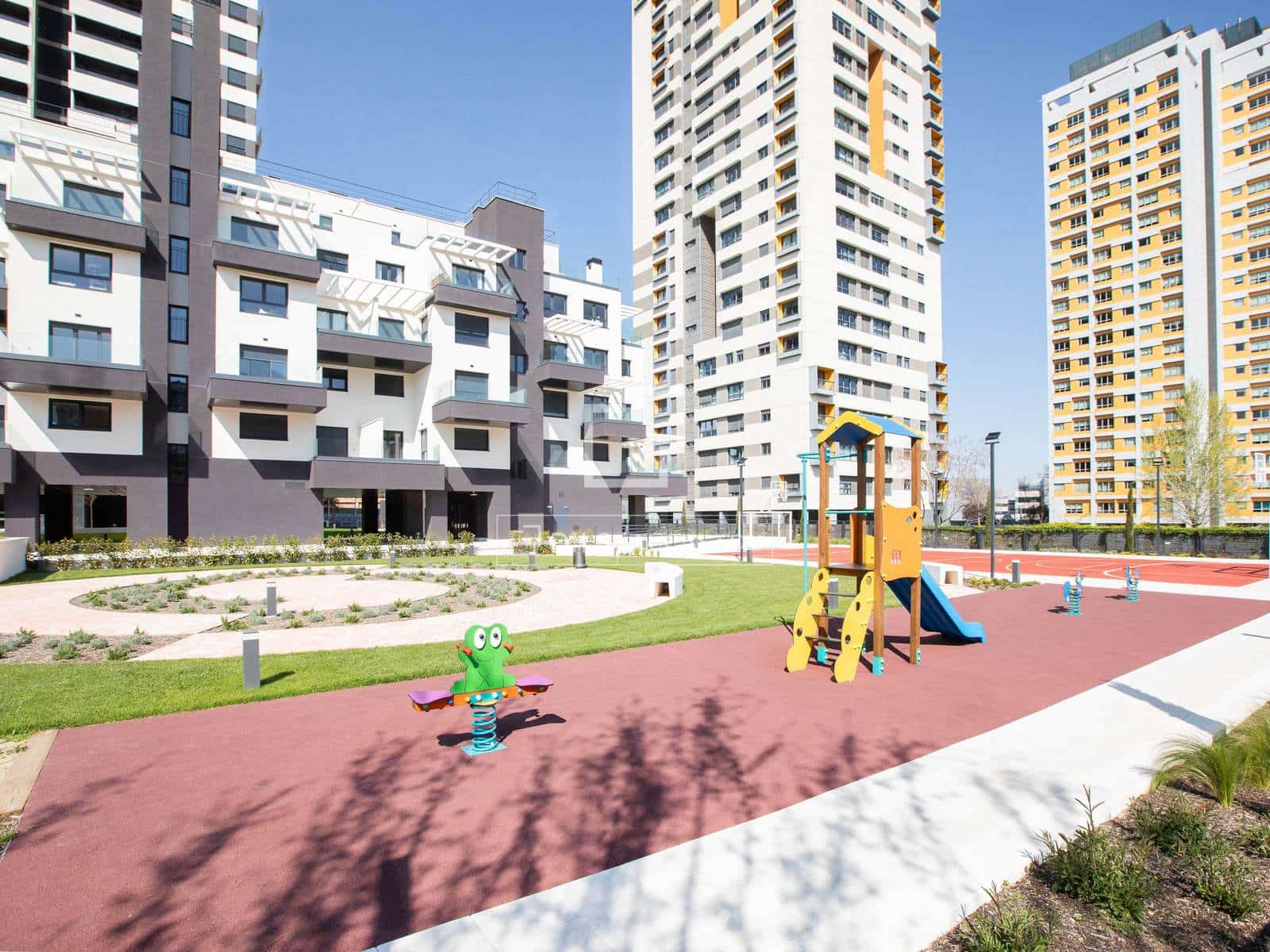 Appartement de 3 chambres à louer à Madrid ville avec piscine garage - 2 850 € (Ref: 9720546)