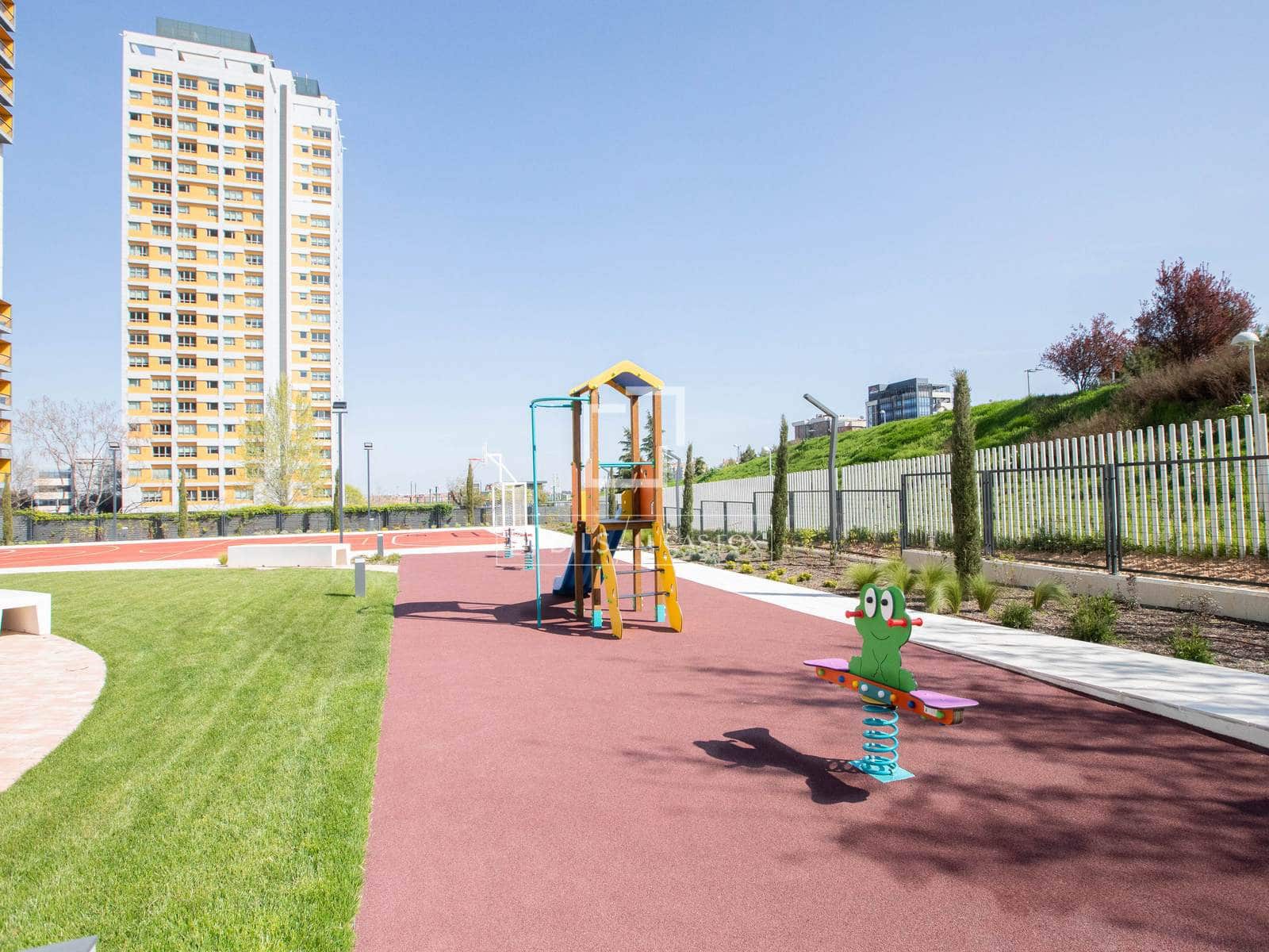 Appartement de 3 chambres à louer à Madrid ville avec piscine garage - 2 850 € (Ref: 9720546)