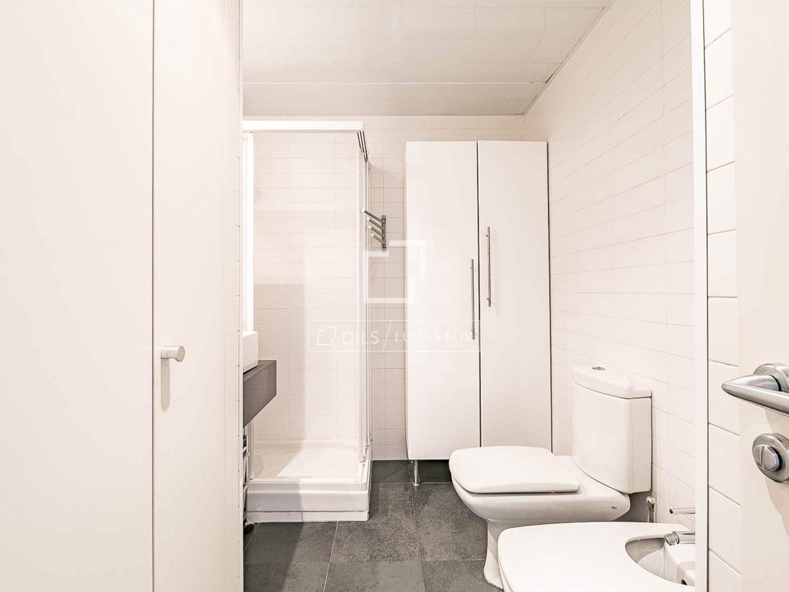 1 sypialnia Apartament na sprzedaż w Miasto Barcelona z basenem garażem - 495 000 € (Ref: 9720802)