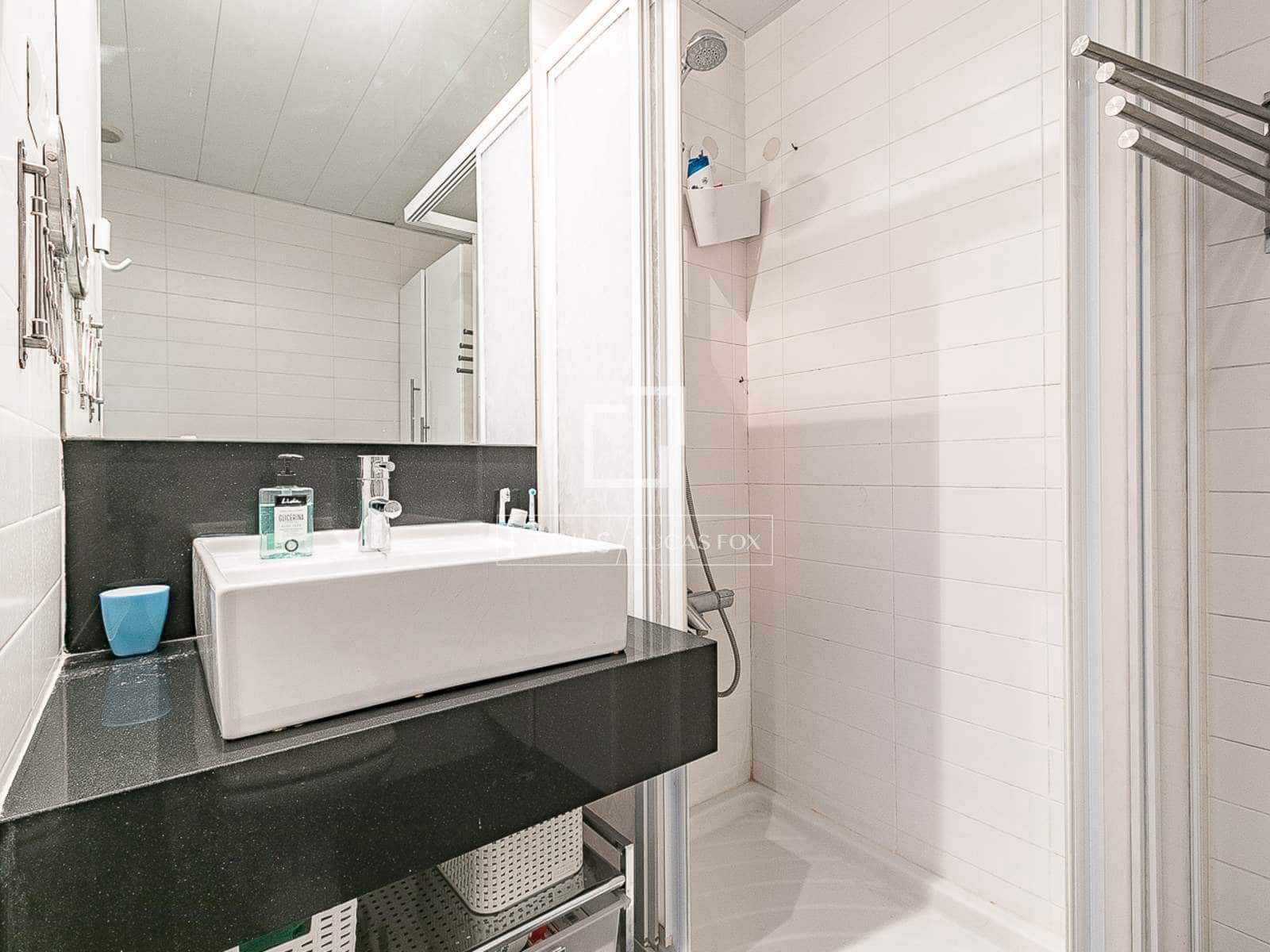 1 sypialnia Apartament na sprzedaż w Miasto Barcelona z basenem garażem - 495 000 € (Ref: 9720802)