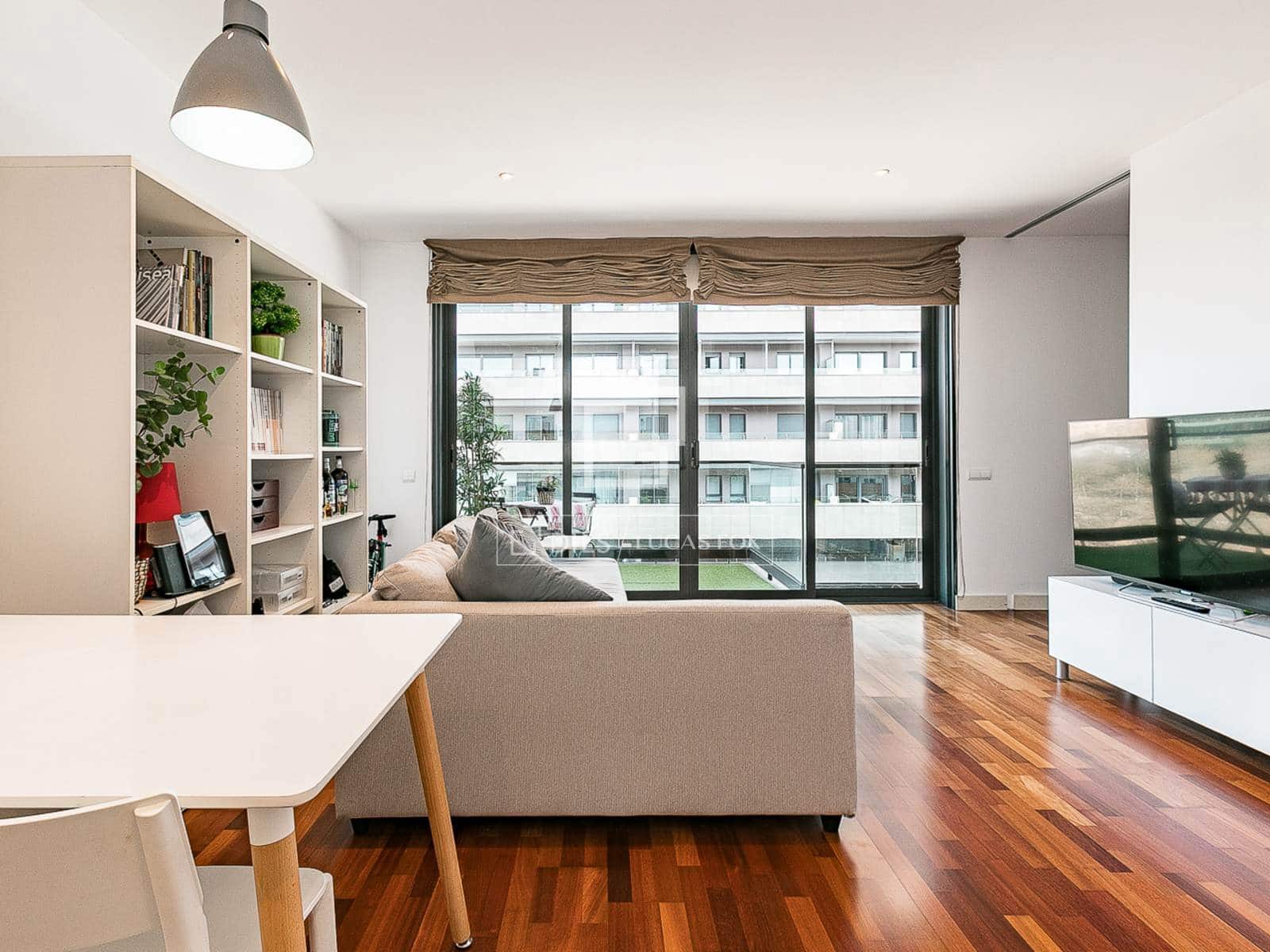 1 sypialnia Apartament na sprzedaż w Miasto Barcelona z basenem garażem - 495 000 € (Ref: 9720802)