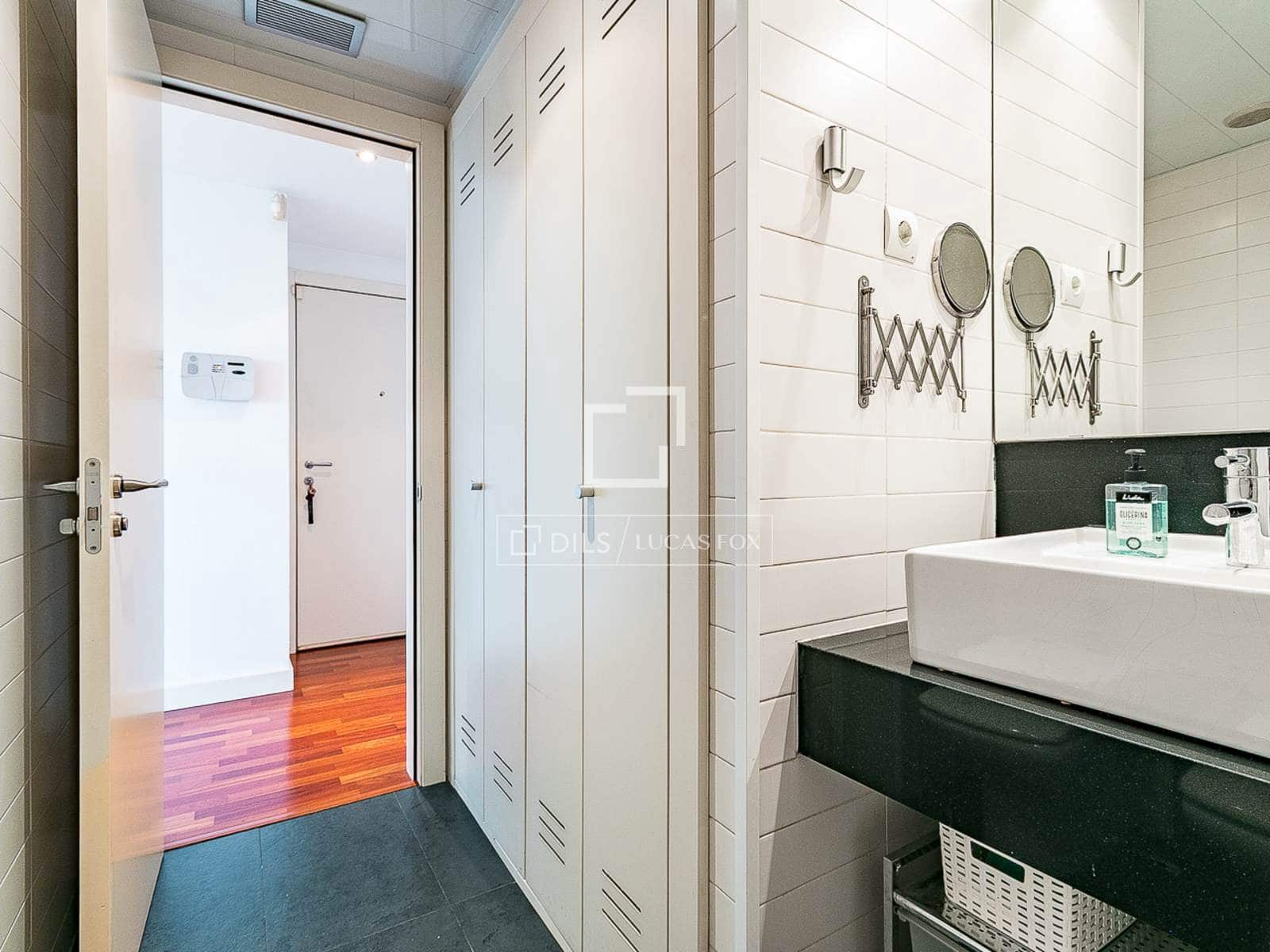 1 sypialnia Apartament na sprzedaż w Miasto Barcelona z basenem garażem - 495 000 € (Ref: 9720802)