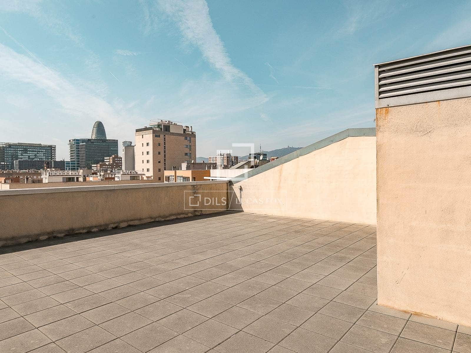 1 sypialnia Apartament na sprzedaż w Miasto Barcelona z basenem garażem - 495 000 € (Ref: 9720802)