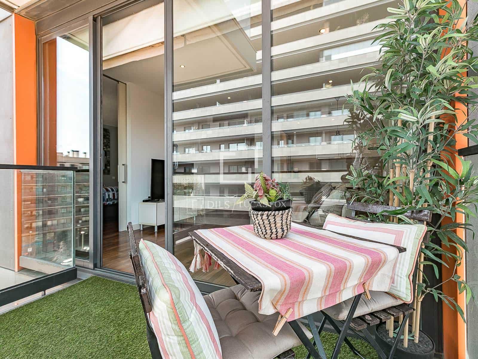 1 sypialnia Apartament na sprzedaż w Miasto Barcelona z basenem garażem - 495 000 € (Ref: 9720802)