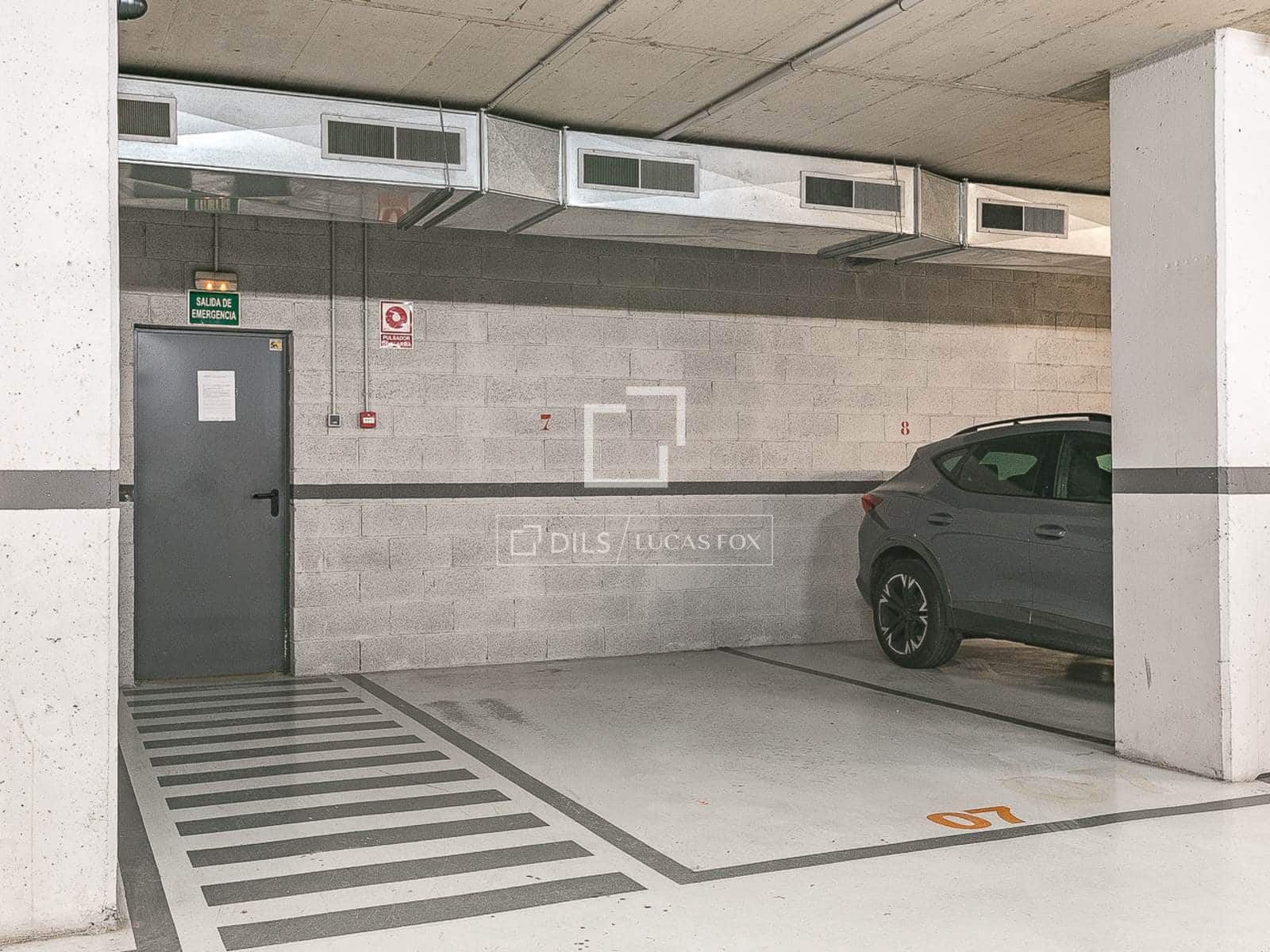 1 sypialnia Apartament na sprzedaż w Miasto Barcelona z basenem garażem - 495 000 € (Ref: 9720802)