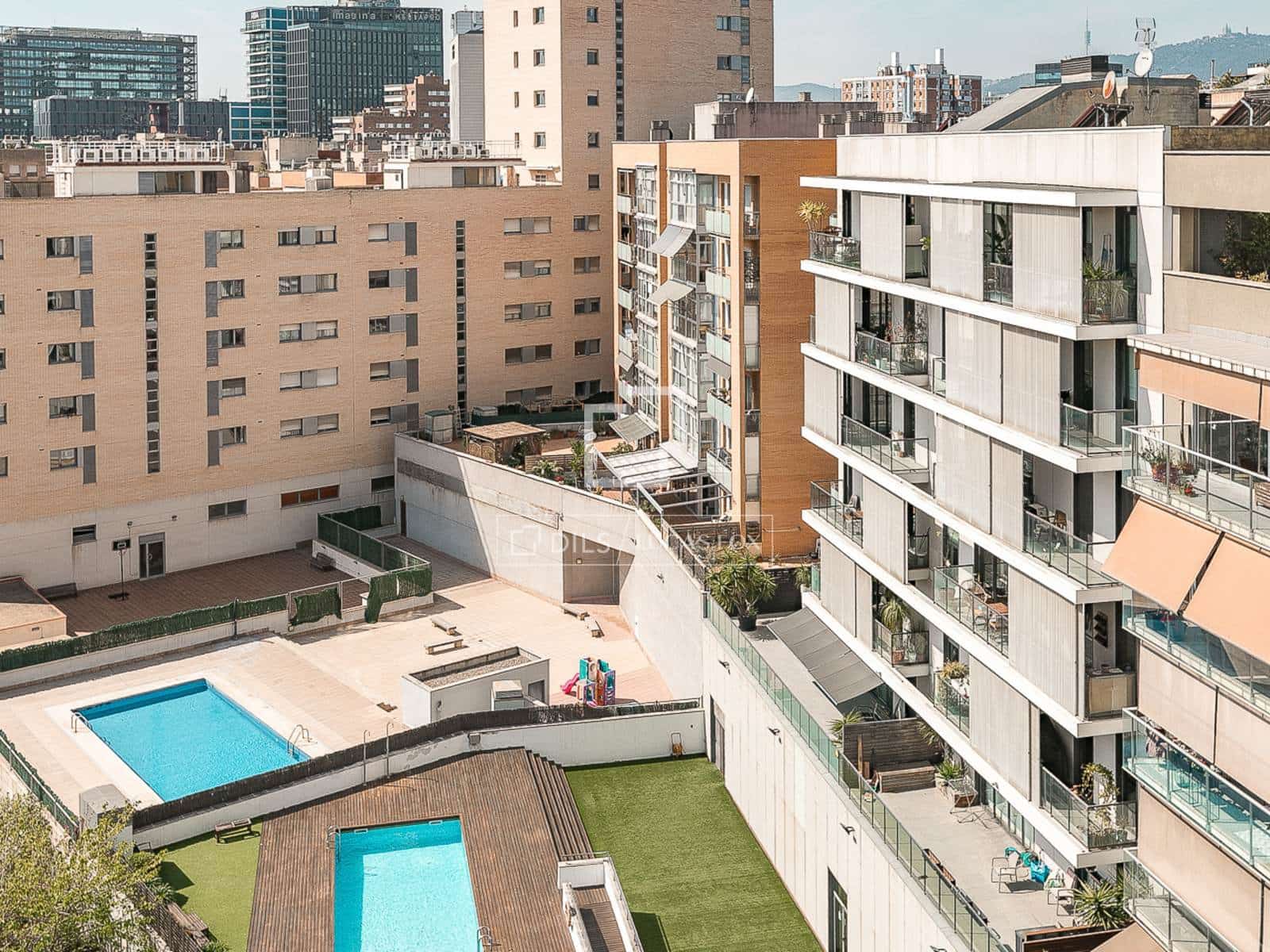 1 sypialnia Apartament na sprzedaż w Miasto Barcelona z basenem garażem - 495 000 € (Ref: 9720802)