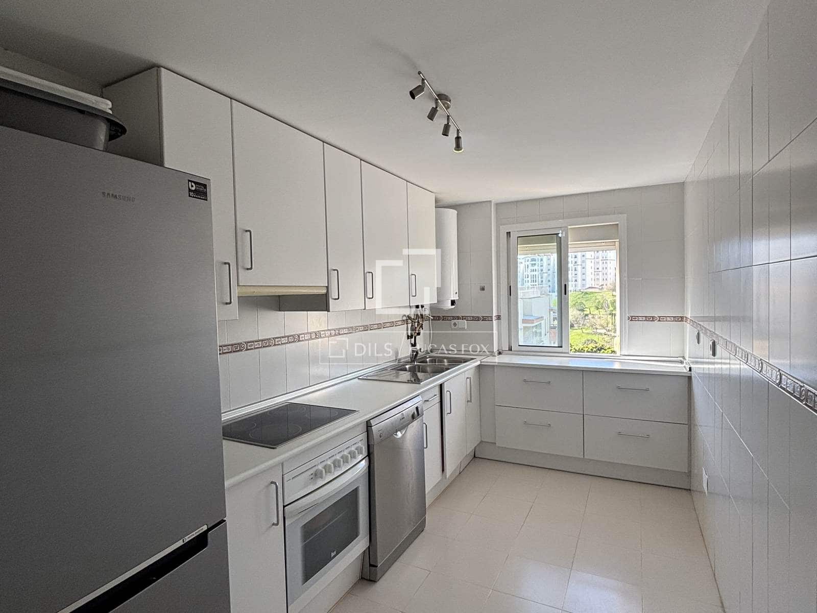 2 bedroom Apartment for sale in Estepona with pool - € 399,000 (Ref: 9720809)