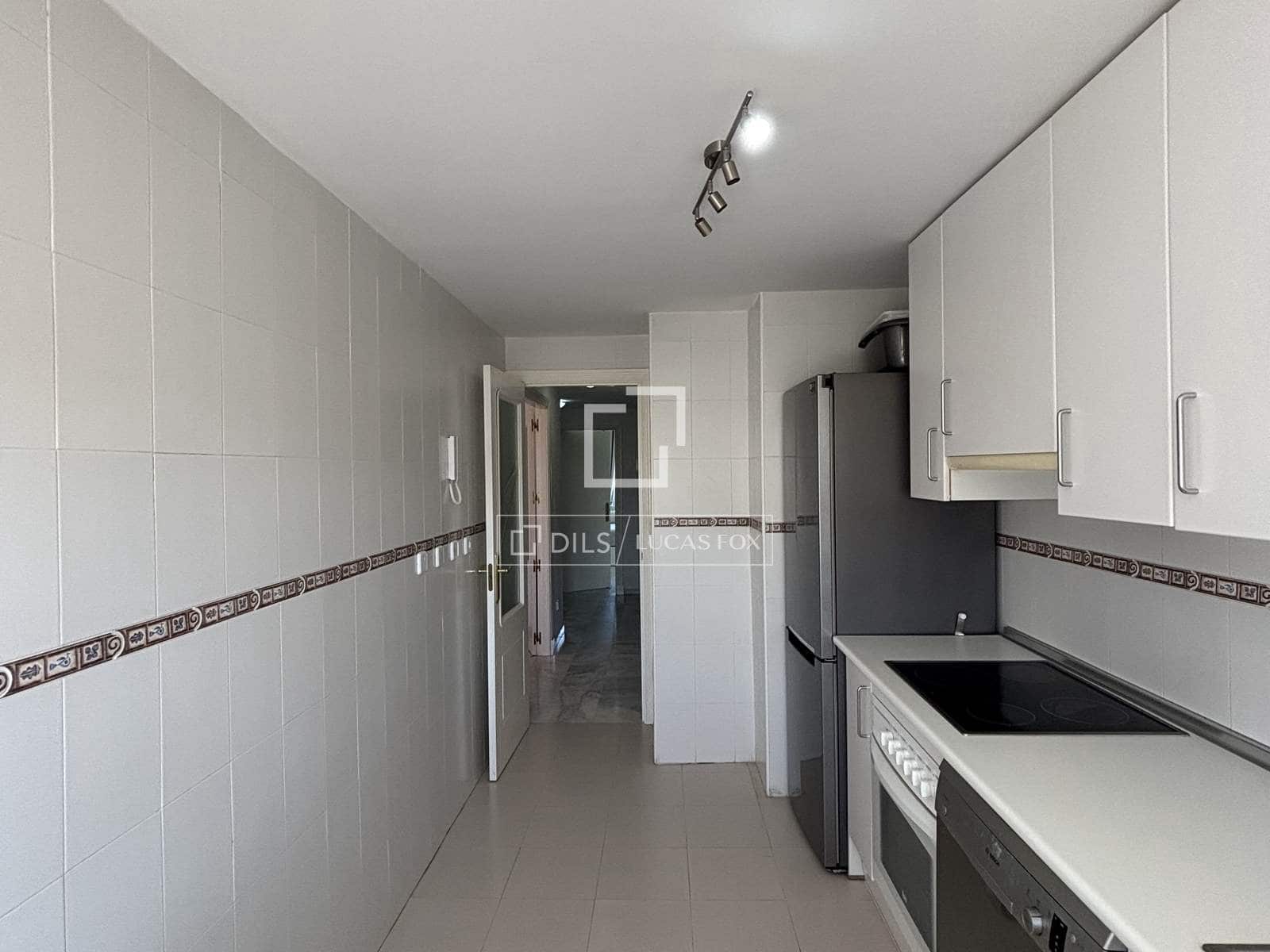 2 bedroom Apartment for sale in Estepona with pool - € 399,000 (Ref: 9720809)