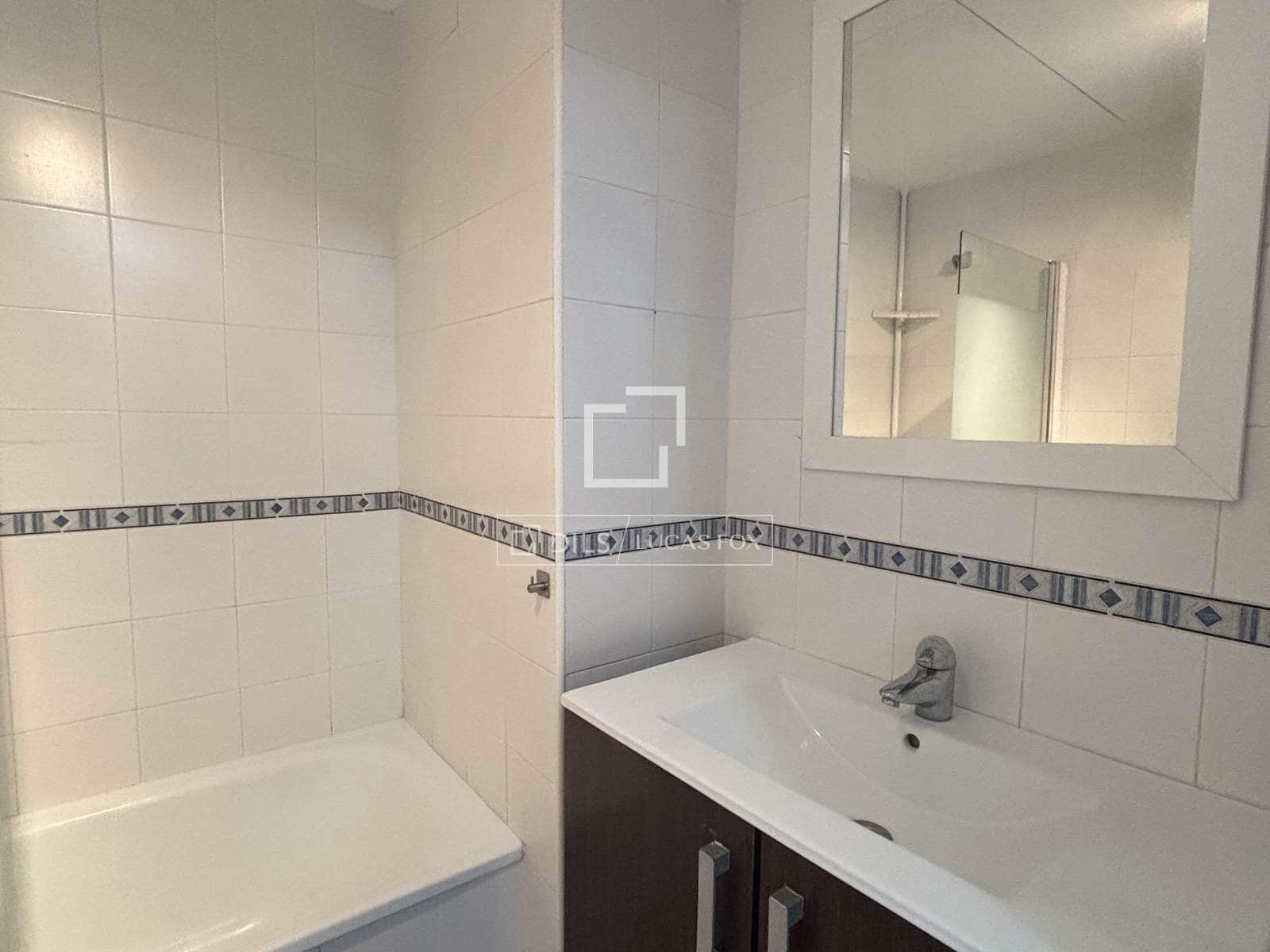 2 bedroom Apartment for sale in Estepona with pool - € 399,000 (Ref: 9720809)