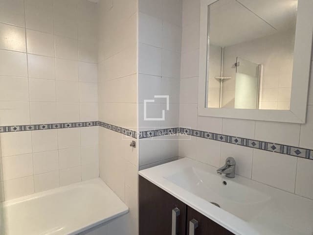 2 bedroom Apartment for sale in Estepona with pool - € 399,000 (Ref: 9720809)