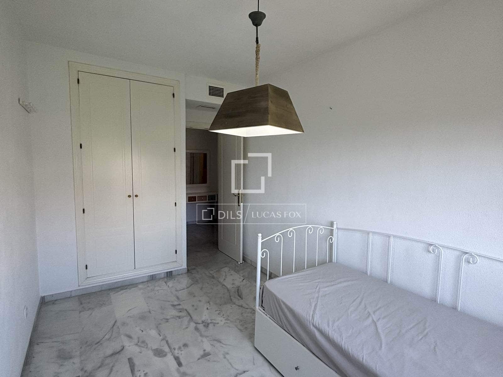 2 bedroom Apartment for sale in Estepona with pool - € 399,000 (Ref: 9720809)