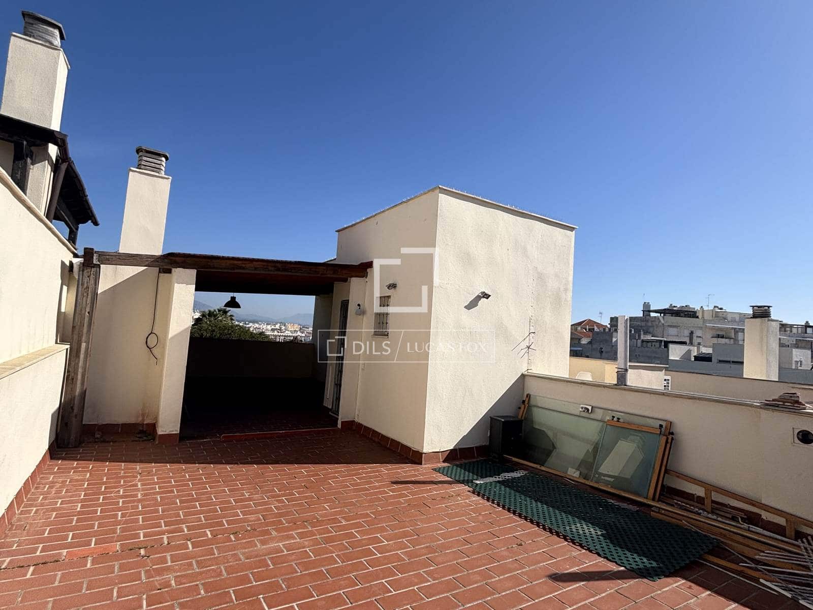 2 bedroom Apartment for sale in Estepona with pool - € 399,000 (Ref: 9720809)