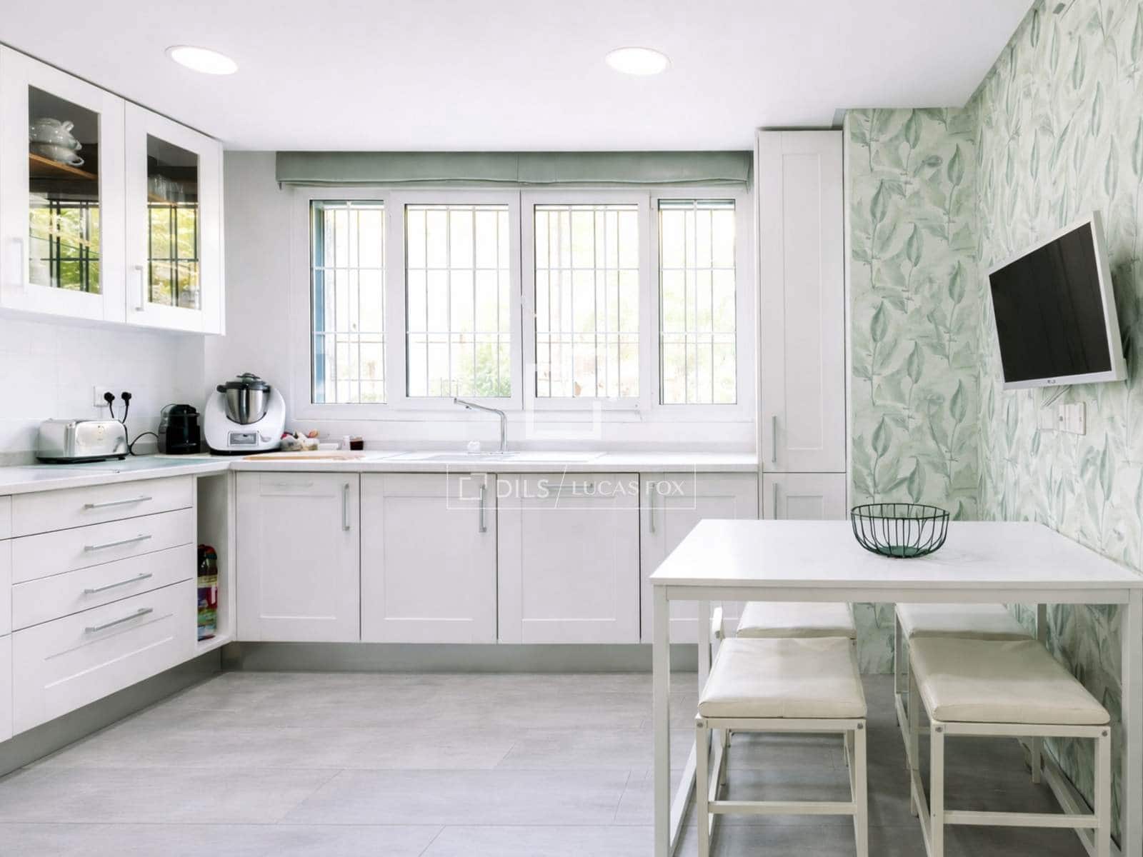 7 bedroom Villa for sale in Madrid city with pool garage - € 2,650,000 (Ref: 9723820)