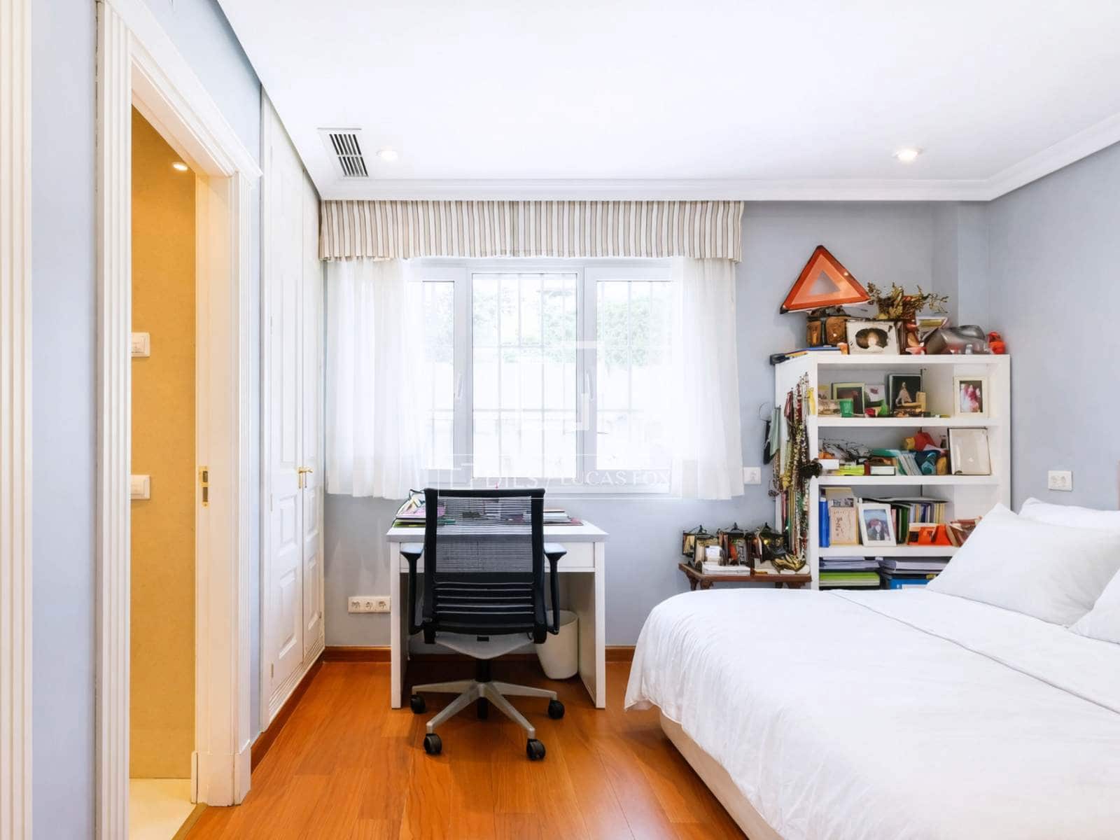 7 bedroom Villa for sale in Madrid city with pool garage - € 2,650,000 (Ref: 9723820)