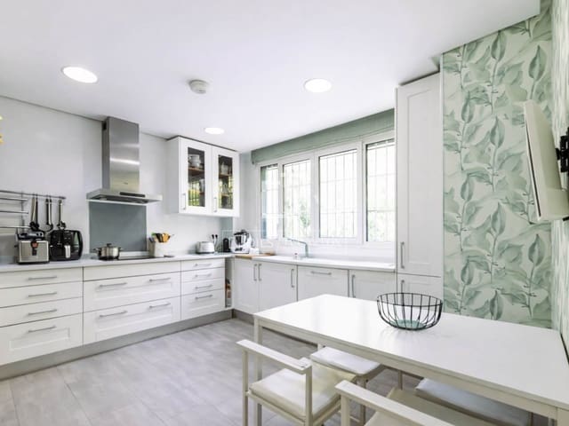 7 slaapkamer Villa te koop in Madrid stad met zwembad garage - € 2.650.000 (Ref: 9723820)