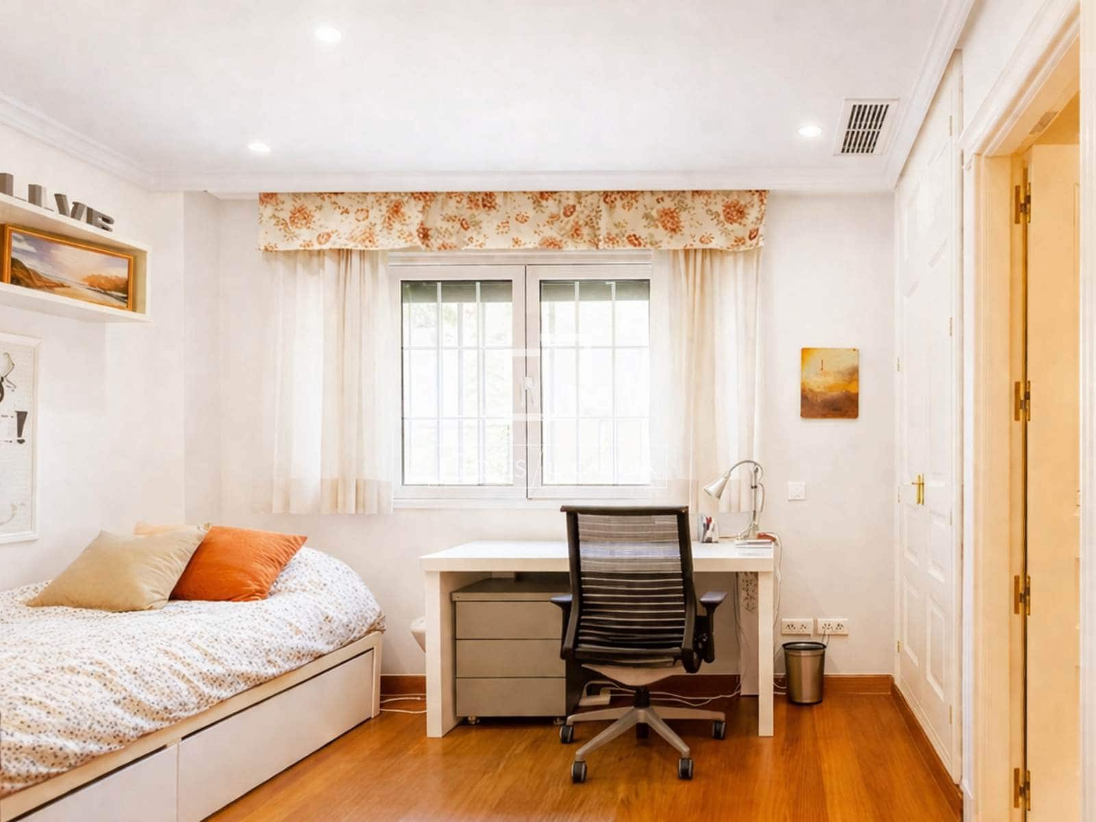 7 bedroom Villa for sale in Madrid city with pool garage - € 2,650,000 (Ref: 9723820)