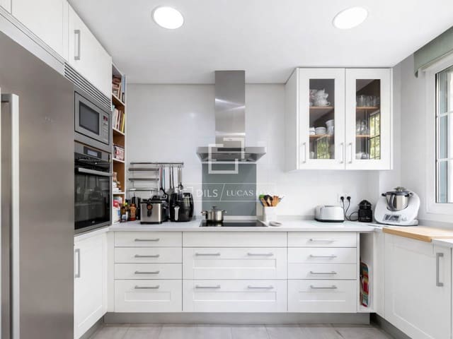 7 slaapkamer Villa te koop in Madrid stad met zwembad garage - € 2.650.000 (Ref: 9723820)