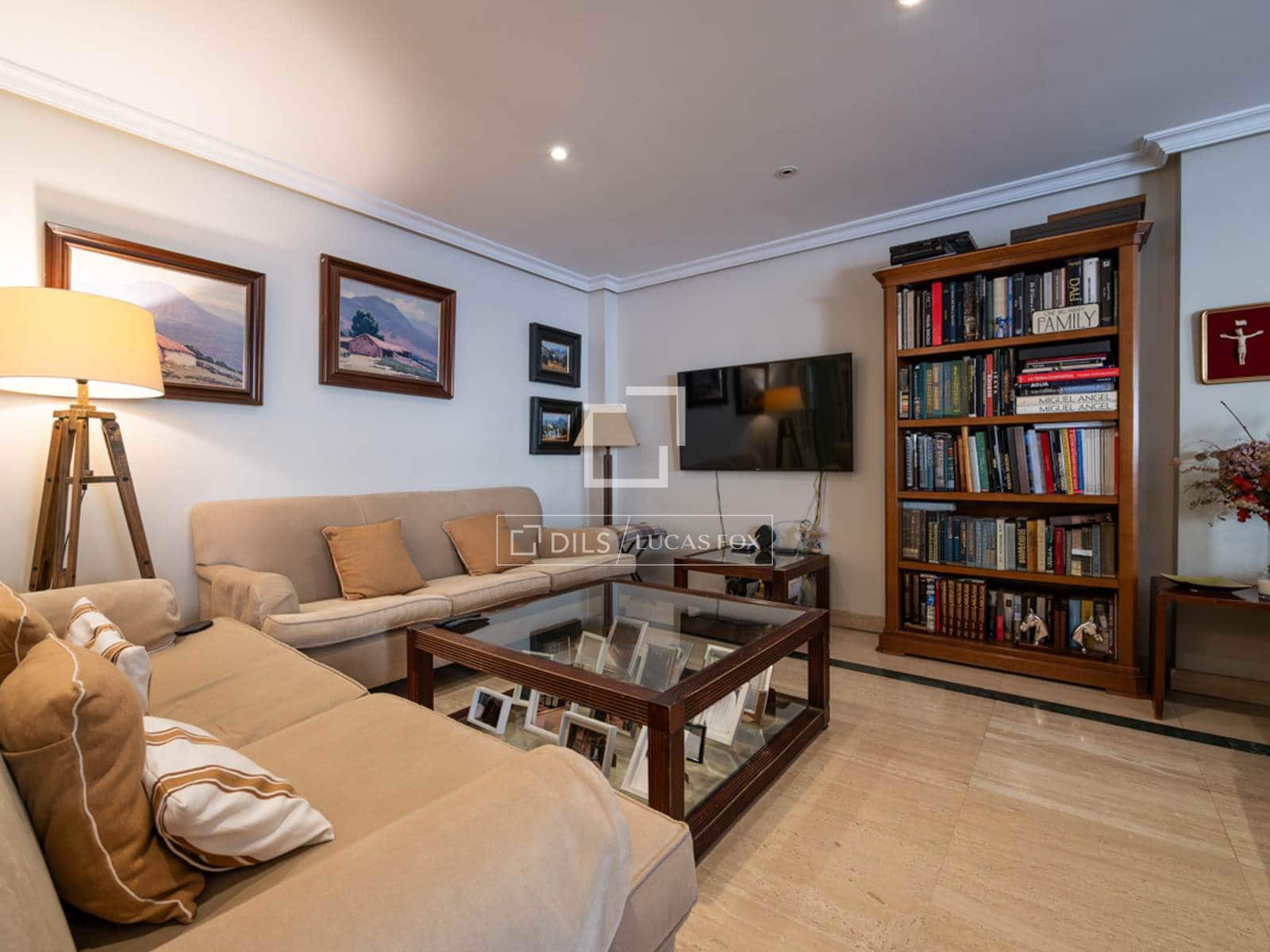 7 bedroom Villa for sale in Madrid city with pool garage - € 2,650,000 (Ref: 9723820)