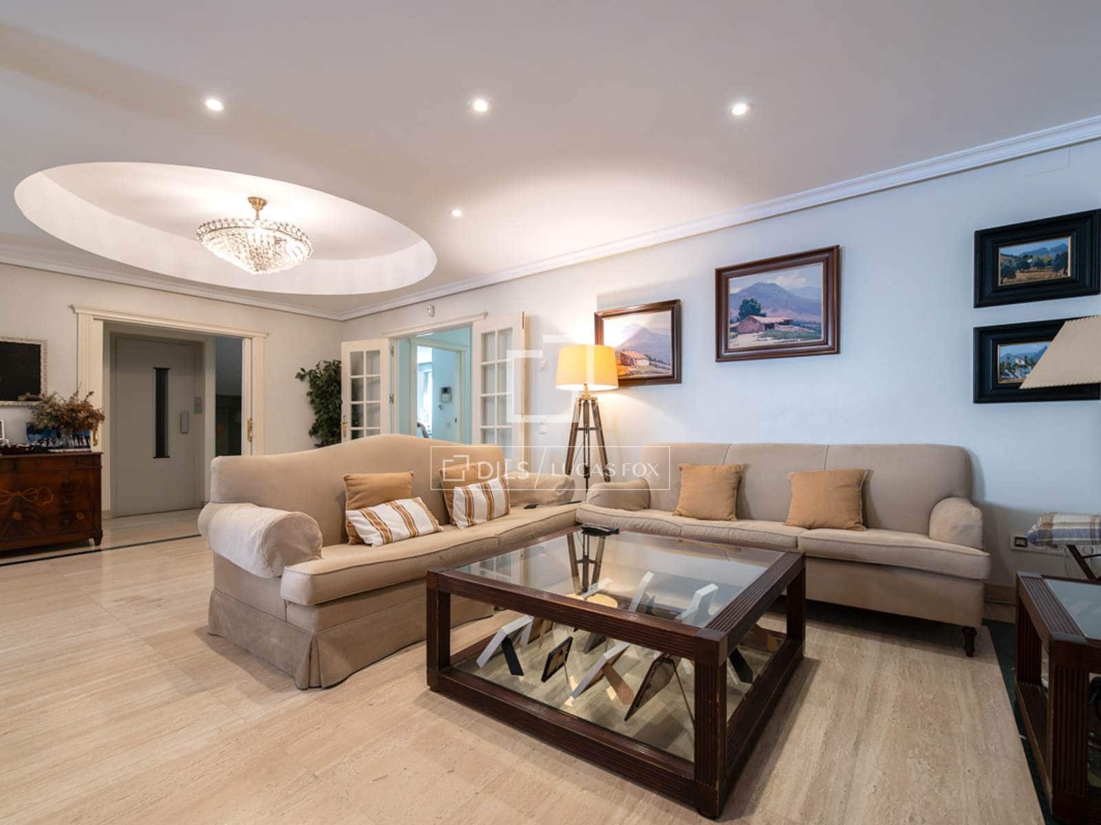 7 bedroom Villa for sale in Madrid city with pool garage - € 2,650,000 (Ref: 9723820)