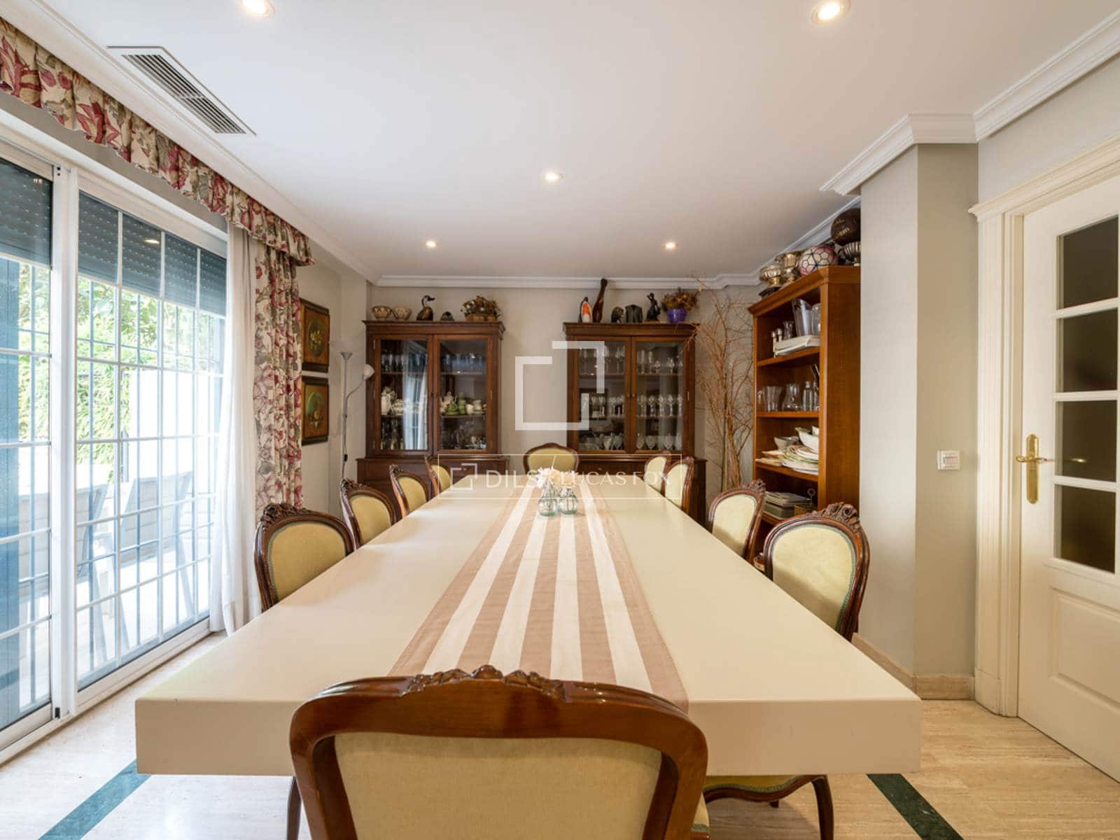7 bedroom Villa for sale in Madrid city with pool garage - € 2,650,000 (Ref: 9723820)