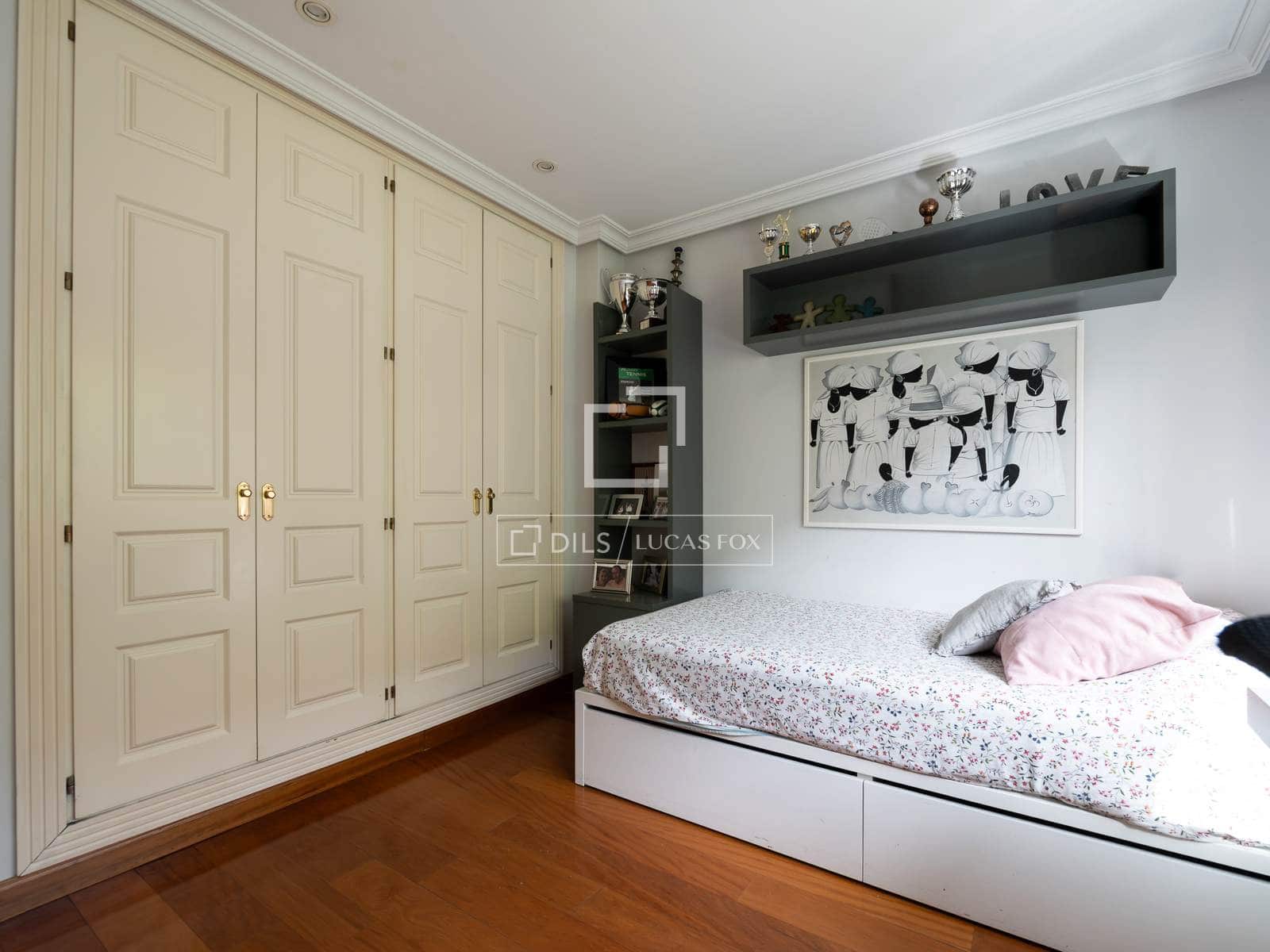 7 bedroom Villa for sale in Madrid city with pool garage - € 2,650,000 (Ref: 9723820)