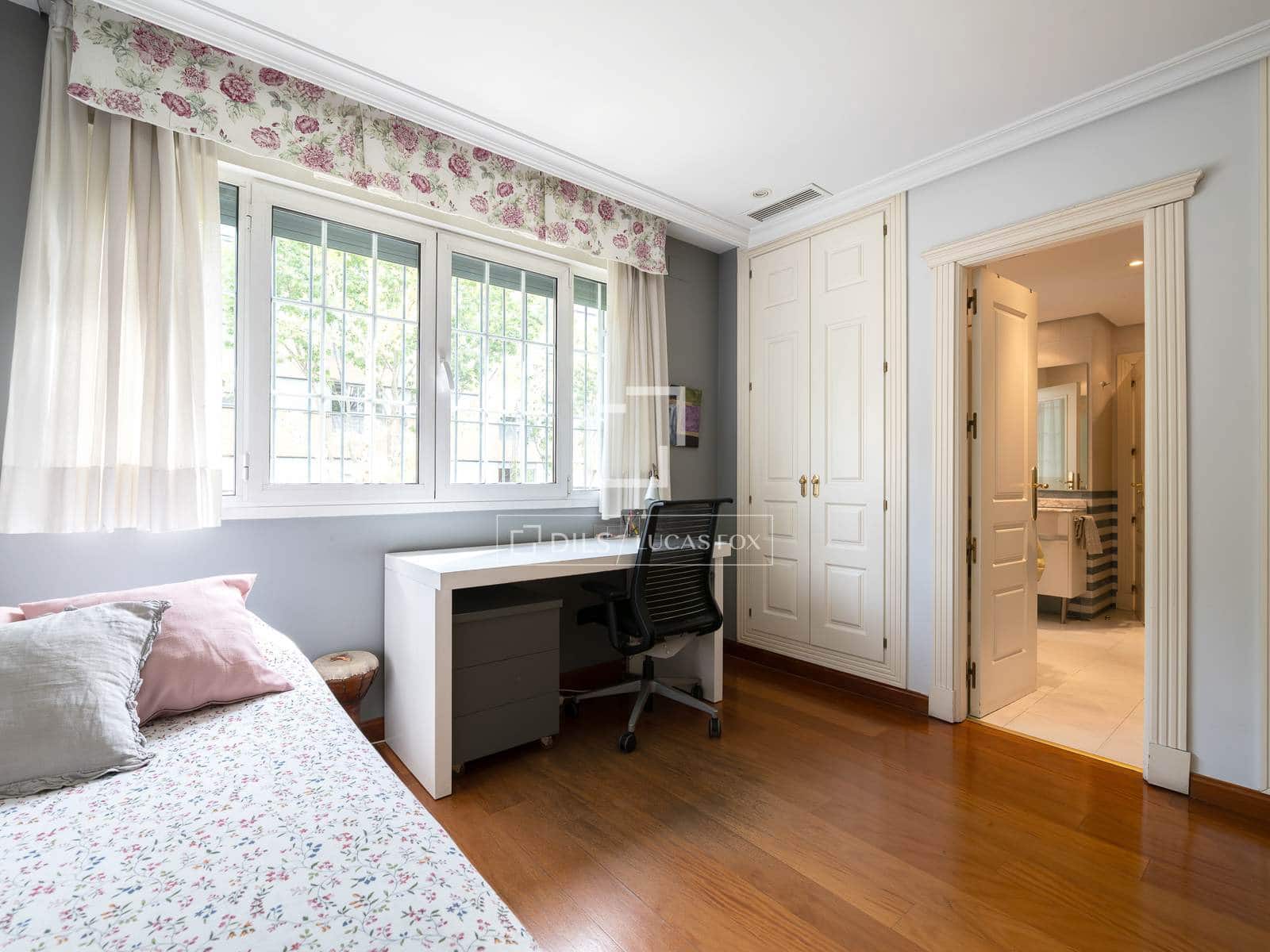 7 bedroom Villa for sale in Madrid city with pool garage - € 2,650,000 (Ref: 9723820)