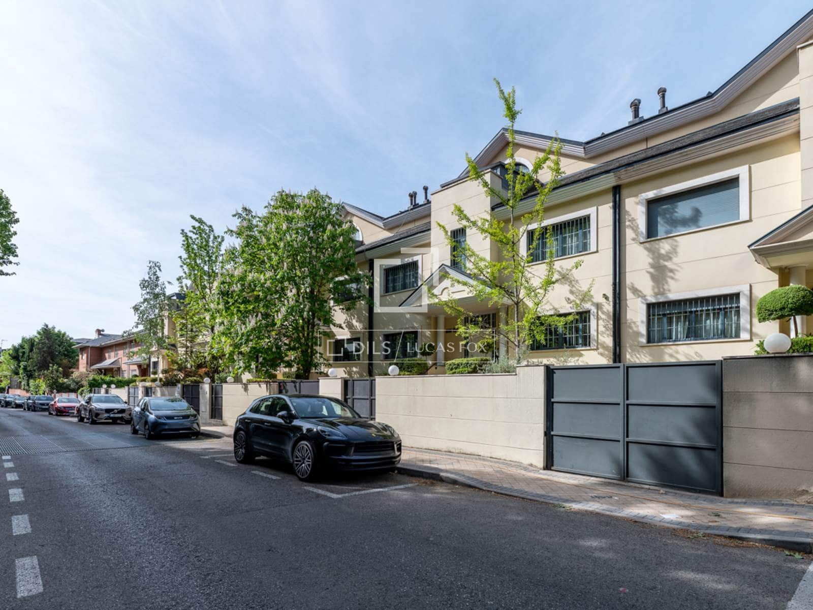 7 bedroom Villa for sale in Madrid city with pool garage - € 2,650,000 (Ref: 9723820)