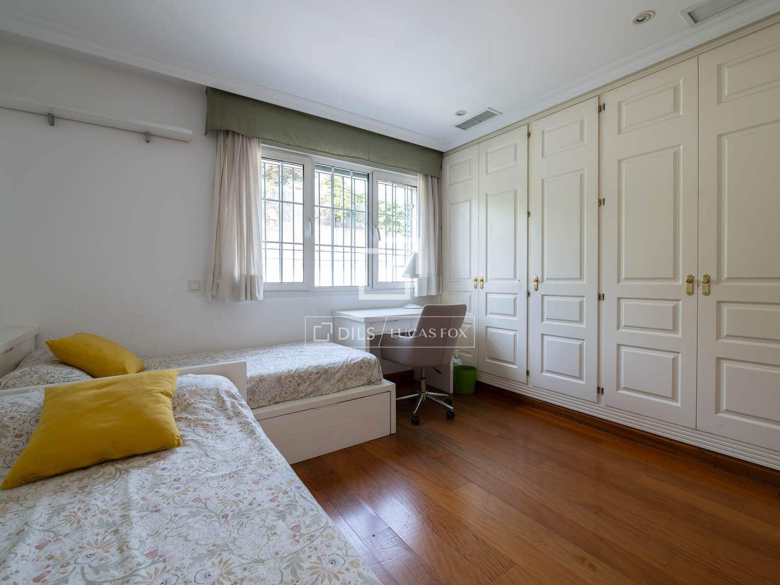7 bedroom Villa for sale in Madrid city with pool garage - € 2,650,000 (Ref: 9723820)