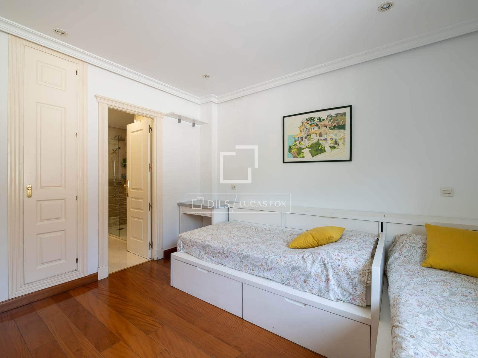 7 bedroom Villa for sale in Madrid city with pool garage - € 2,650,000 (Ref: 9723820)