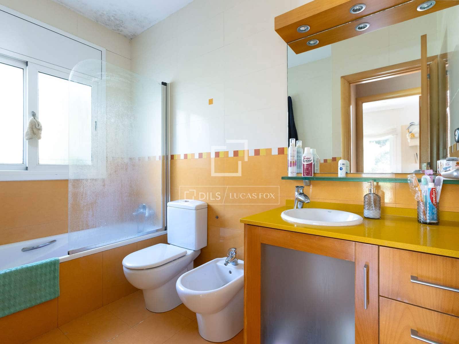 4 slaapkamer Villa te koop in Premia de Dalt met garage - € 850.000 (Ref: 9724962)