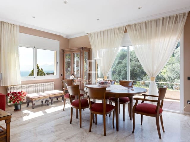 4 bedroom Villa for sale in Premià de Dalt with garage - € 850,000 (Ref: 9724962)