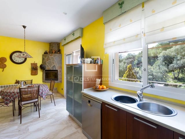 4 bedroom Villa for sale in Premià de Dalt with garage - € 850,000 (Ref: 9724962)