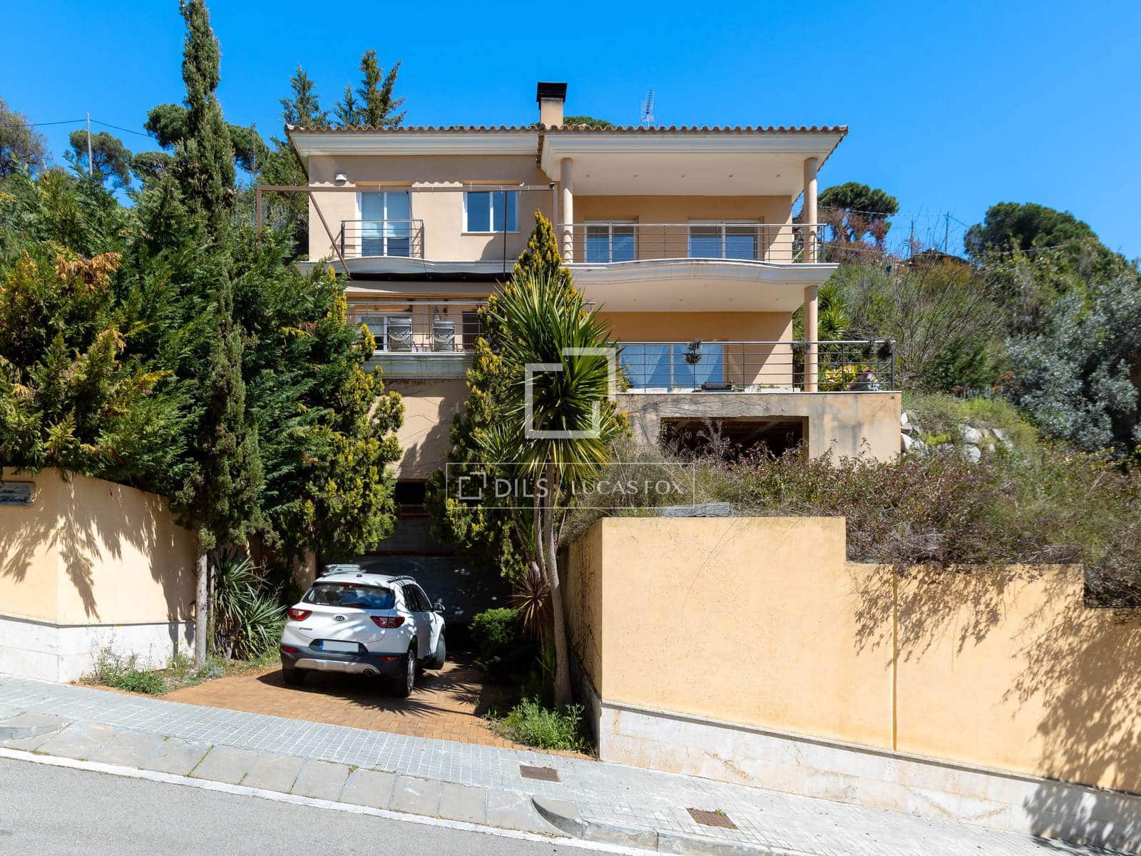 4 slaapkamer Villa te koop in Premia de Dalt met garage - € 850.000 (Ref: 9724962)