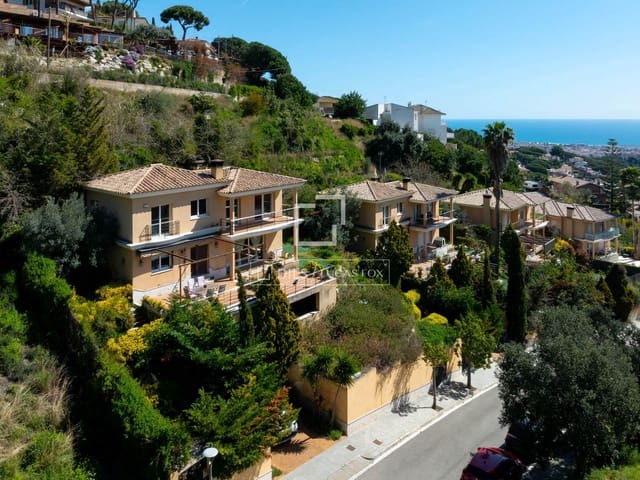 4 bedroom Villa for sale in Premià de Dalt with garage - € 850,000 (Ref: 9724962)