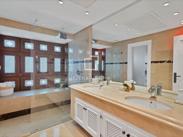 3 chambre Appartement à vendre à Puerto Banus, Marbella avec piscine garage - 1 550 000 € (Ref: 9725106)