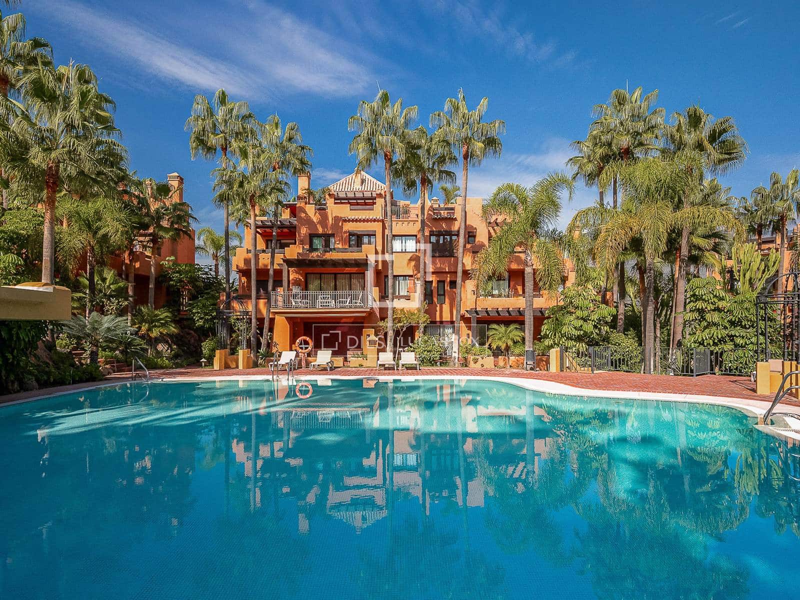 3 chambre Appartement à vendre à Puerto Banus avec piscine garage - 1 550 000 € (Ref: 9725106)