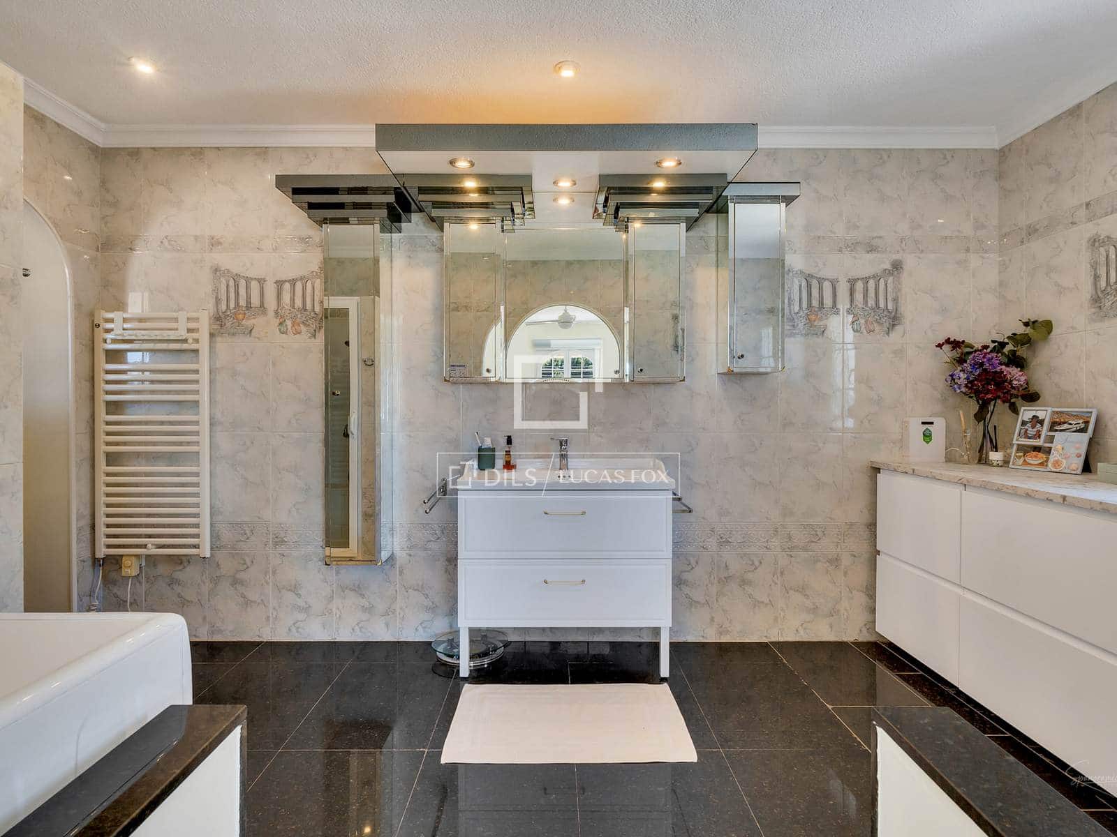 4 soveværelse Villa til salg i Moraira med swimmingpool garage - € 1.190.000 (Ref: 9726199)