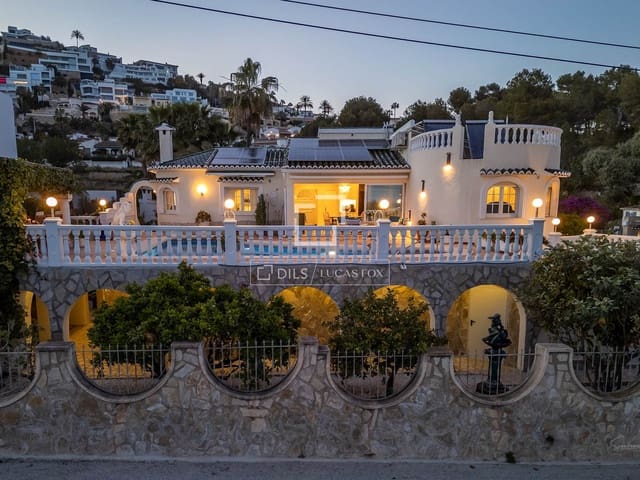 4 soverom Villa til salgs i Moraira, Teulada-Moraira med svømmebasseng garasje - € 1 190 000 (Ref: 9726199)