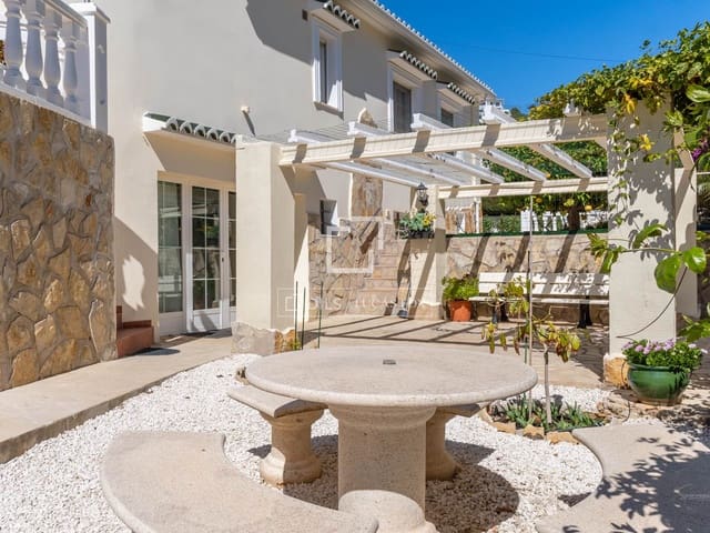 4 soveværelse Villa til salg i Moraira, Teulada-Moraira med swimmingpool garage - € 1.190.000 (Ref: 9726199)